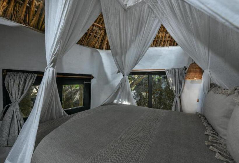 בונגלו מוזל, Diamante K   Inside Tulum National Park