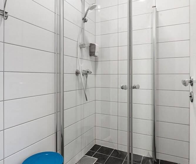 バス共有のスタンダードルーム, Enter Backpack