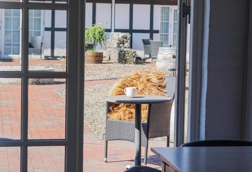 スタンダードトリプルルーム, Fladbro Kro