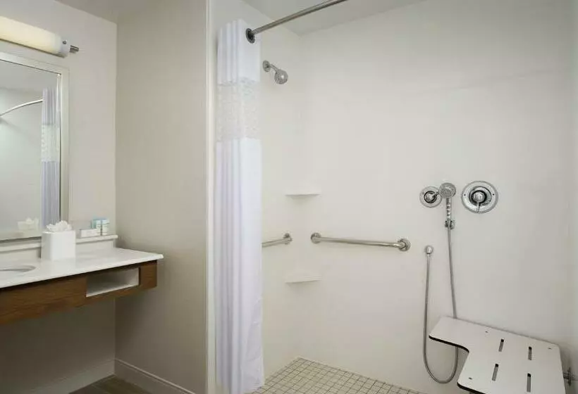 Standard-invahuone King-vuode, Hampton Inn & Suites Falls Church
