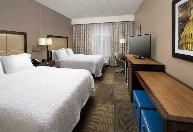 Номер Стандарт, Hampton Inn & Suites Falls Church