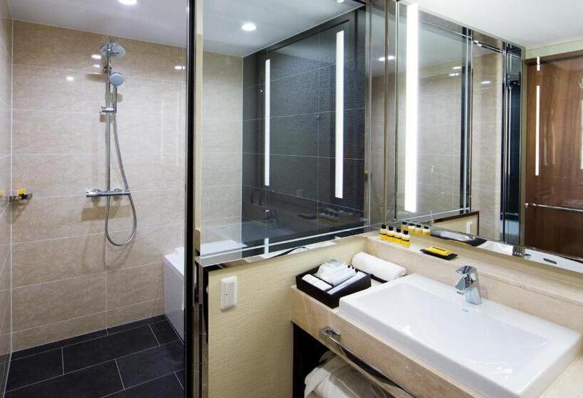 חדר קלאב, Hyatt Regency Naha Okinawa