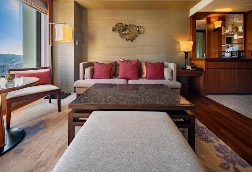 סוויטה, Hyatt Regency Naha Okinawa