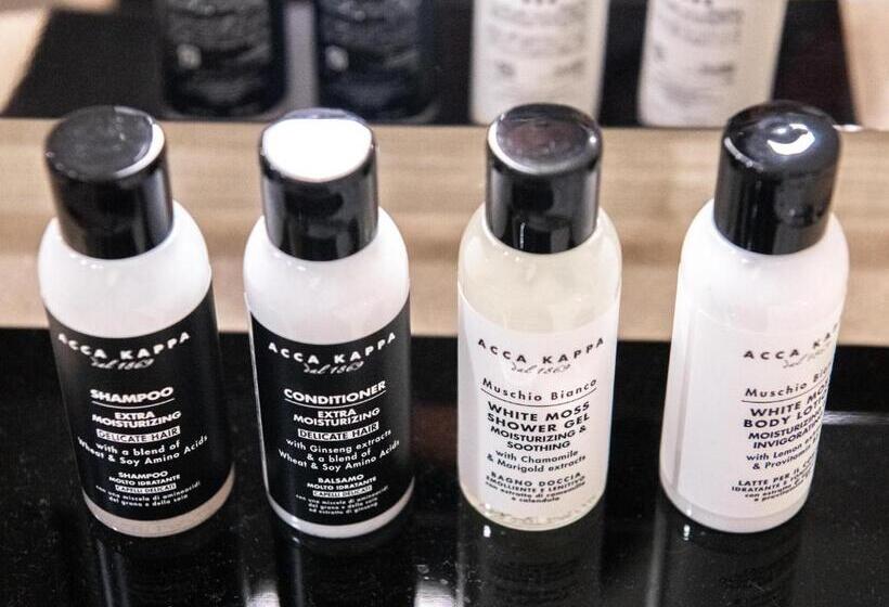 מיטת קינג בסוויטה, Hyatt Regency Naha Okinawa