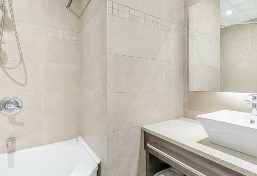 Номер Deluxe, Montfort Nicolet