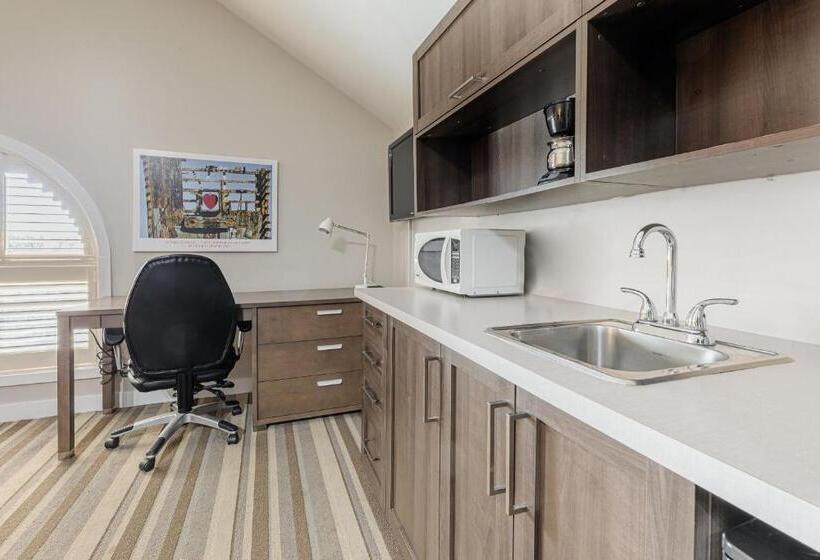 Семейный Номер, Montfort Nicolet