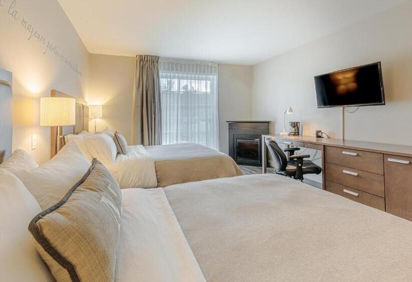 Четырехместный Номер Стандарт с Балконом, Montfort Nicolet