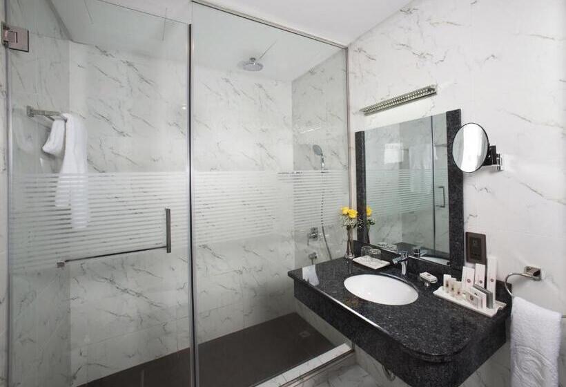 سوییت خانوادگی, Ramee Rose