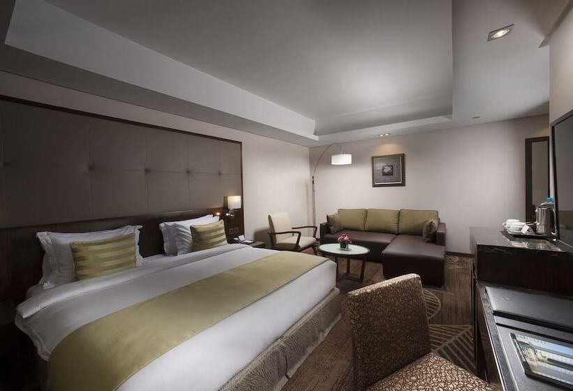 اتاق اجرایی, Ramee Rose