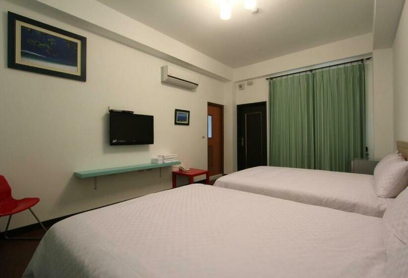 اتاق استاندارد چهار تخته, Otousann B&b