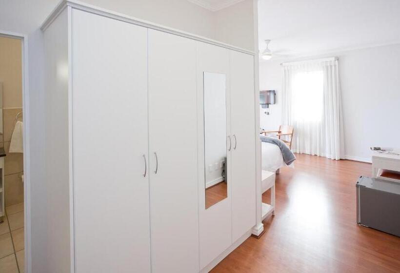 스탠다드 룸, The Queen Of Calitzdorp