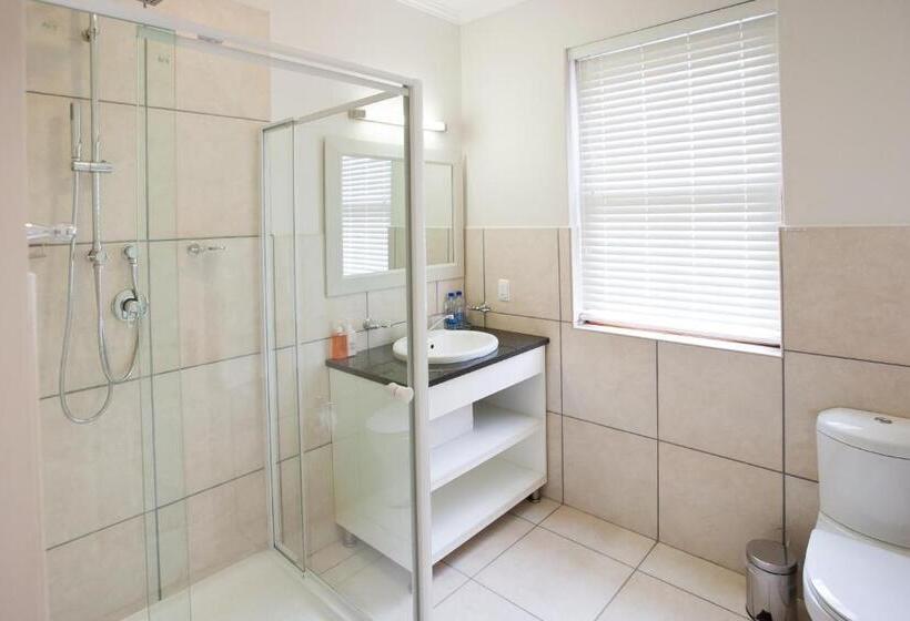 스탠다드 룸, The Queen Of Calitzdorp