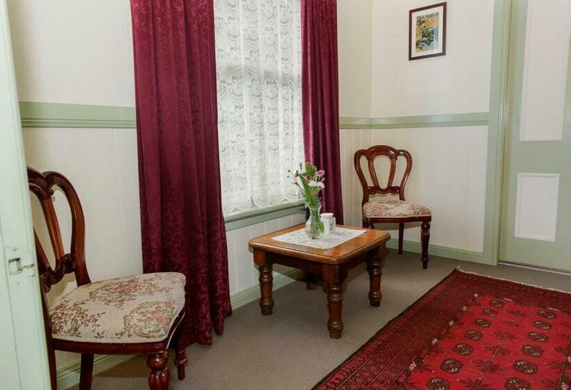 סוויטה עם ג'קוזי, Secrets Hideaway