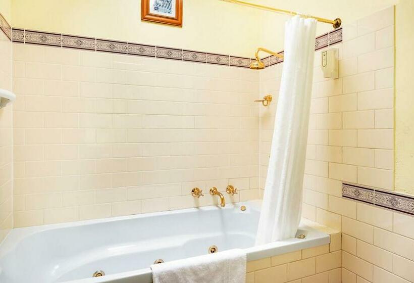 סוויטה עם ג'קוזי, Secrets Hideaway