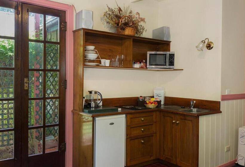 סוויטה עם ג'קוזי, Secrets Hideaway