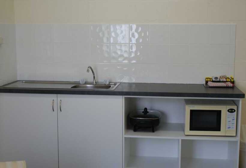 스탠다드 스튜디오, Warrnambool Motel And Holiday Park