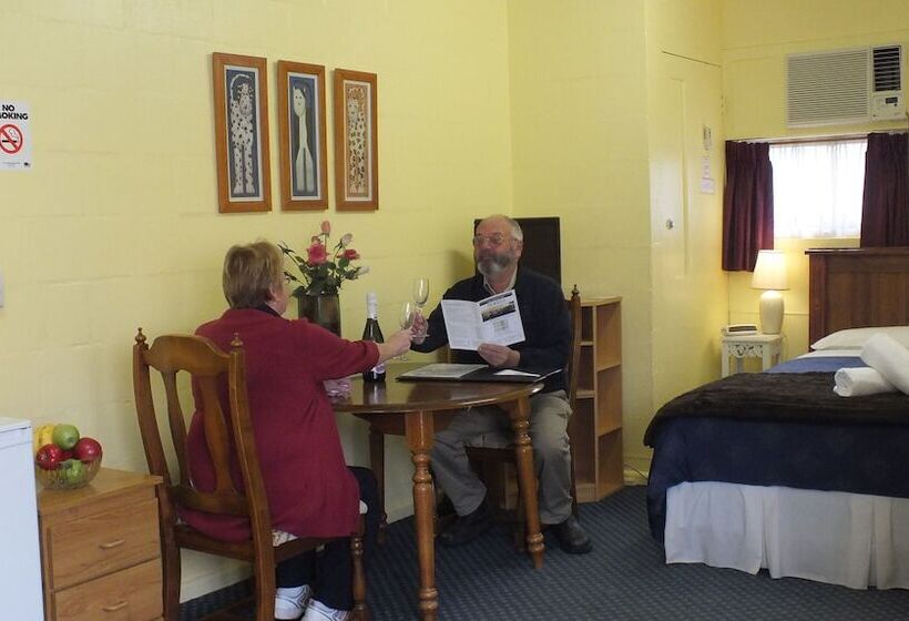 스탠다드 스튜디오, Warrnambool Motel And Holiday Park