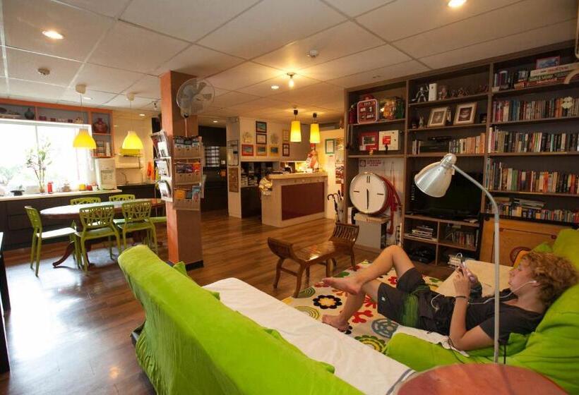 اتاق استاندارد چهارنفره با سرویس بهداشتی مشترک, River City Inn