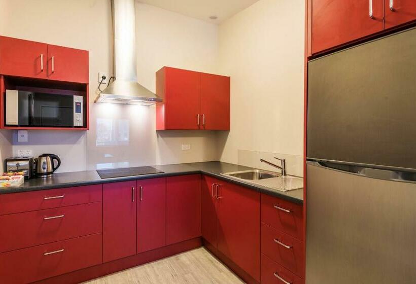 带2个卧室的高级公寓, C Motel