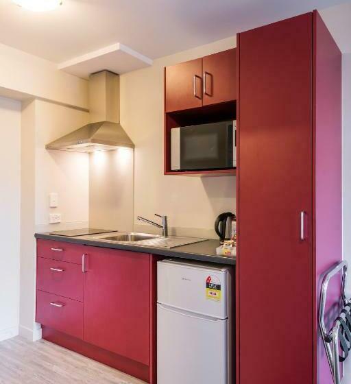 高级工作室, C Motel