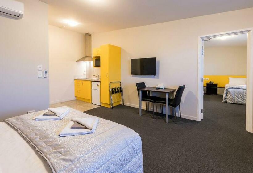 高级工作室, C Motel