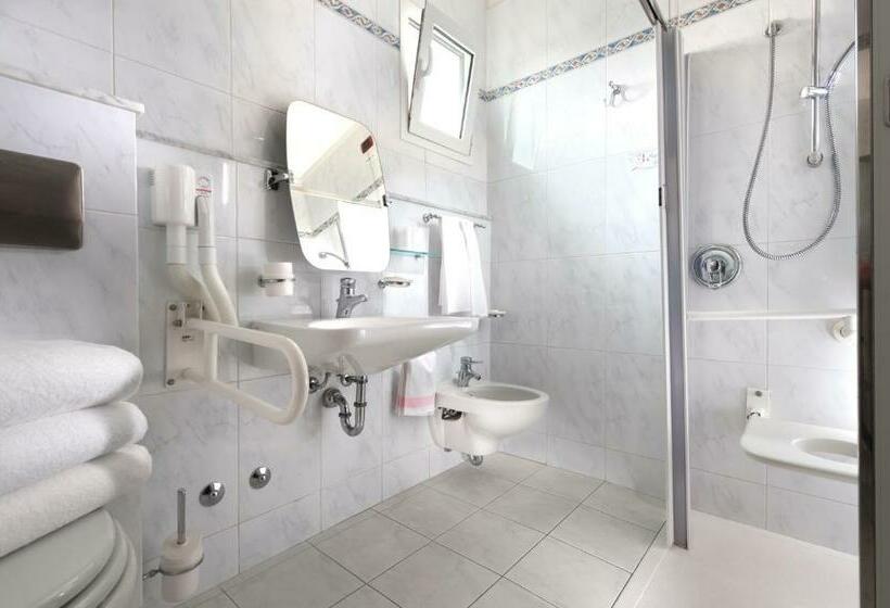 Quarto Estandar para Deficientes Físicos, Atilius & Suites