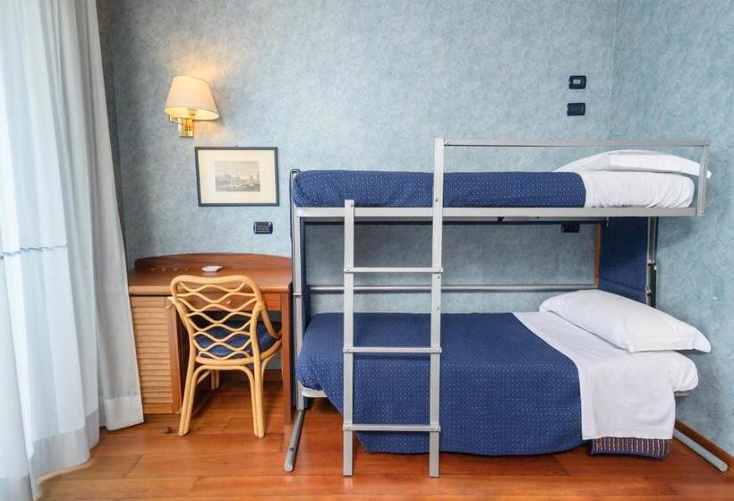Quarto Superior Quádruplo, Atilius & Suites
