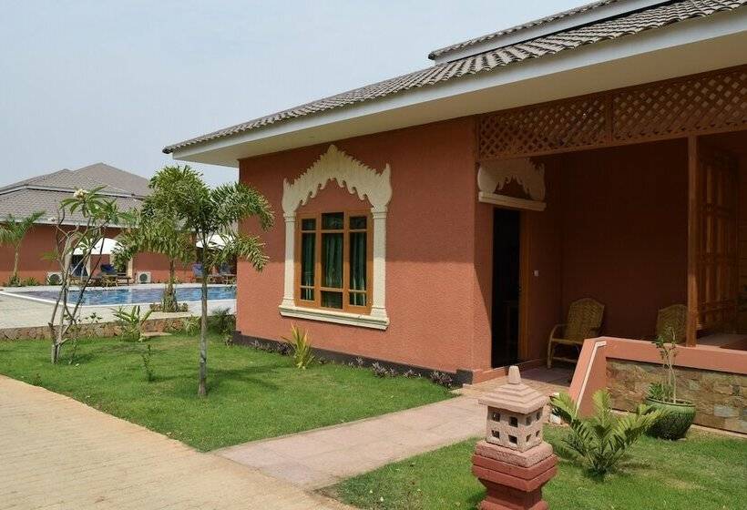 Deluxe Bungalow, Bagan Emerald