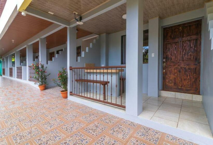 Economy Triple Room, Cabinas El Tecal