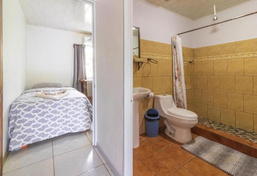Economy Triple Room, Cabinas El Tecal