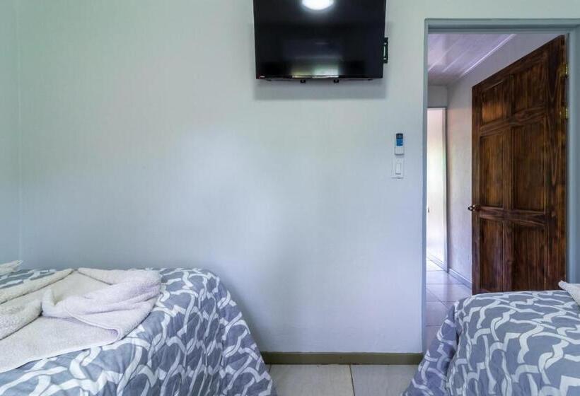 Economy Triple Room, Cabinas El Tecal