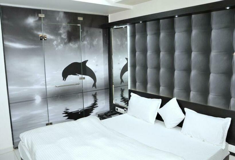 豪华房间, Paramount Inn