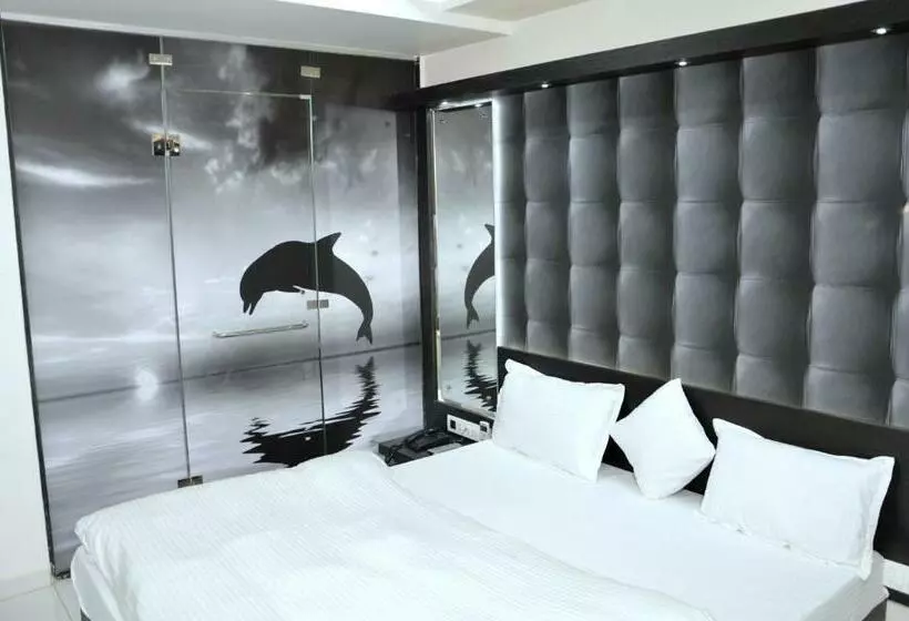 デラックスルーム, Paramount Inn