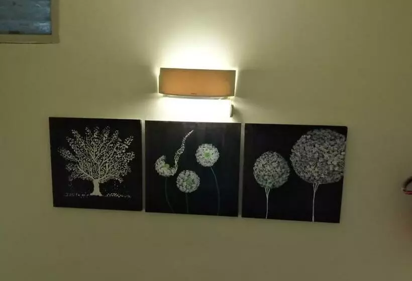デラックスルーム, Paramount Inn