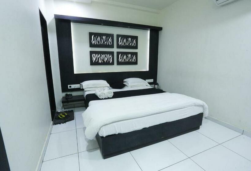 豪华房间, Paramount Inn