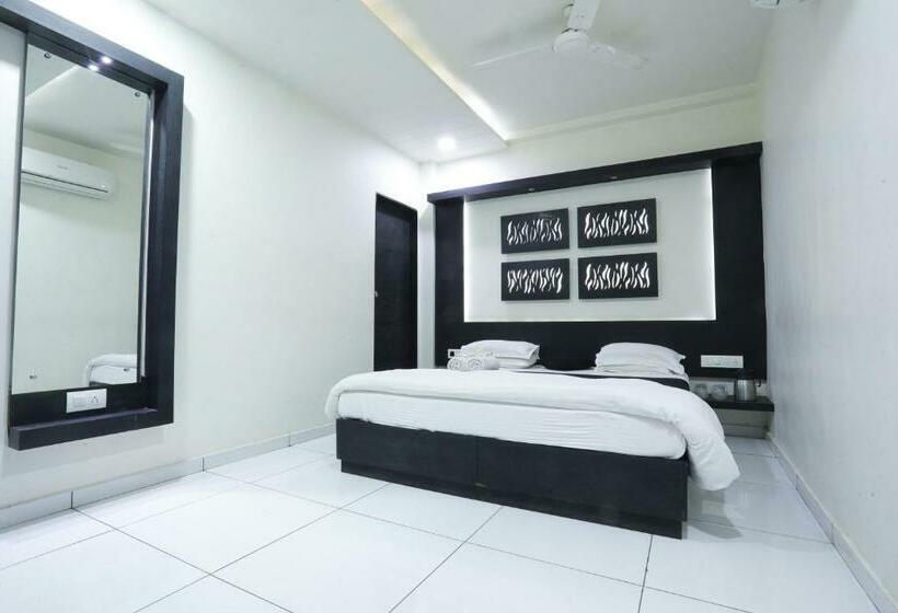 豪华房间, Paramount Inn