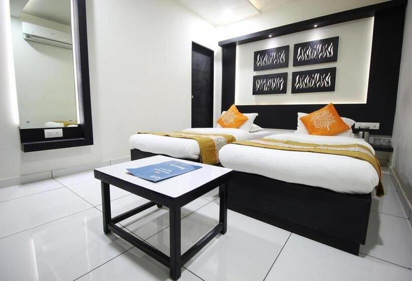 豪华房间, Paramount Inn