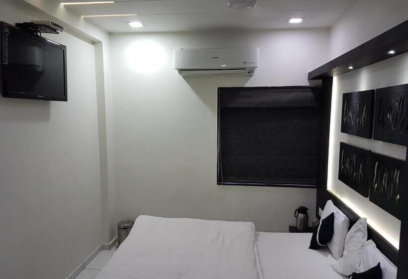 豪华房间, Paramount Inn