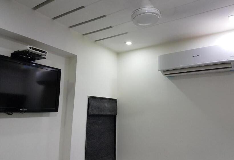 豪华房间, Paramount Inn