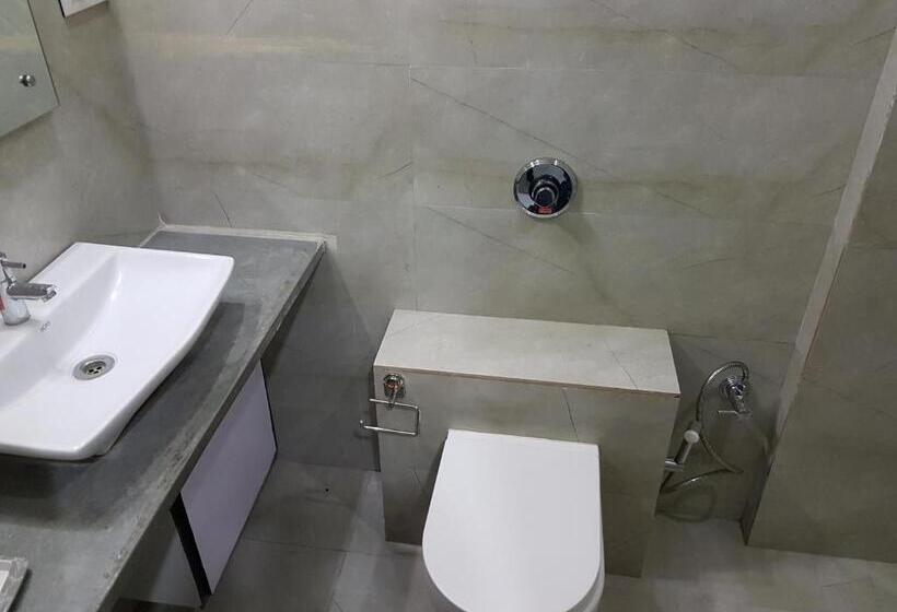 豪华房间, Paramount Inn