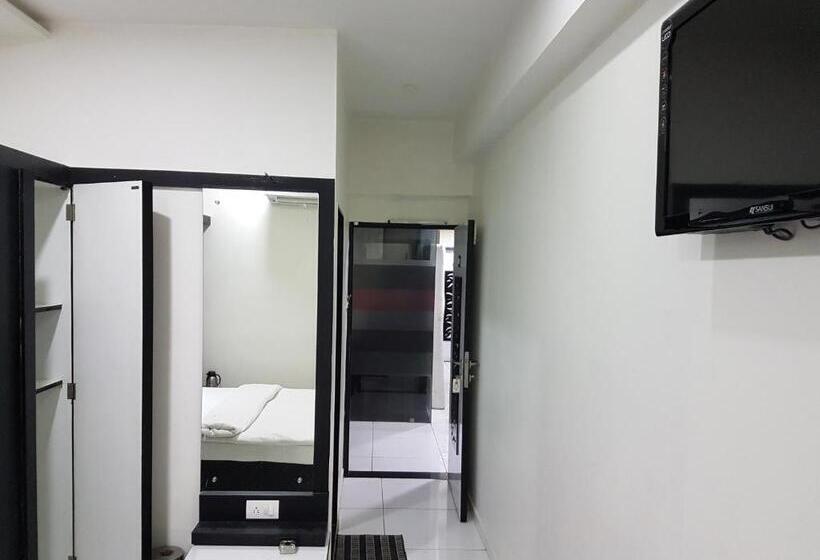 豪华房间, Paramount Inn