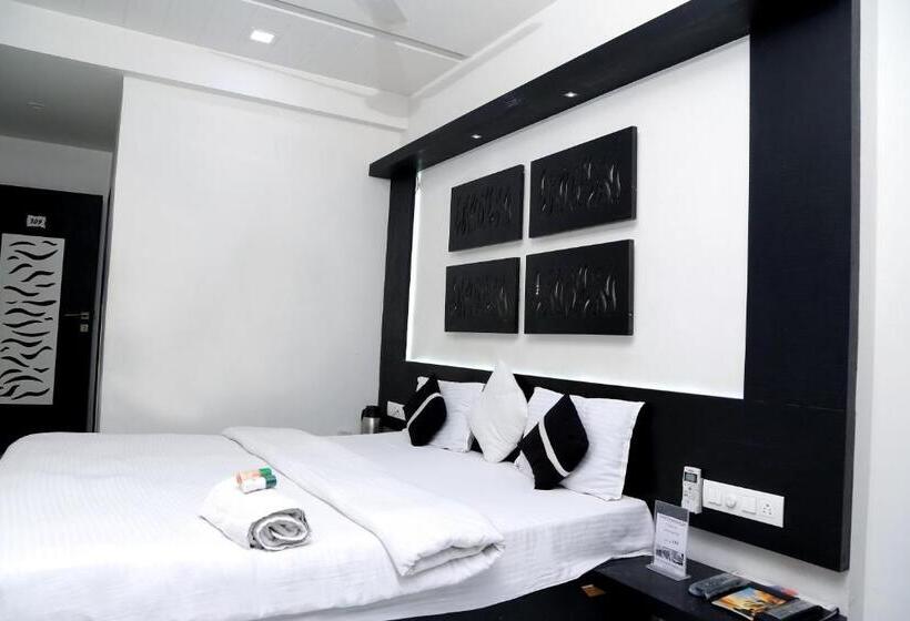 豪华房间, Paramount Inn