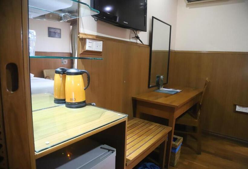 اتاق لوکس سه تخته, Sidney