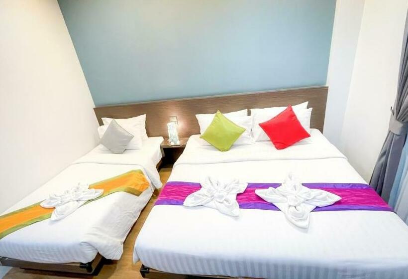 חדר סטנדרט לשלושה, The S.g