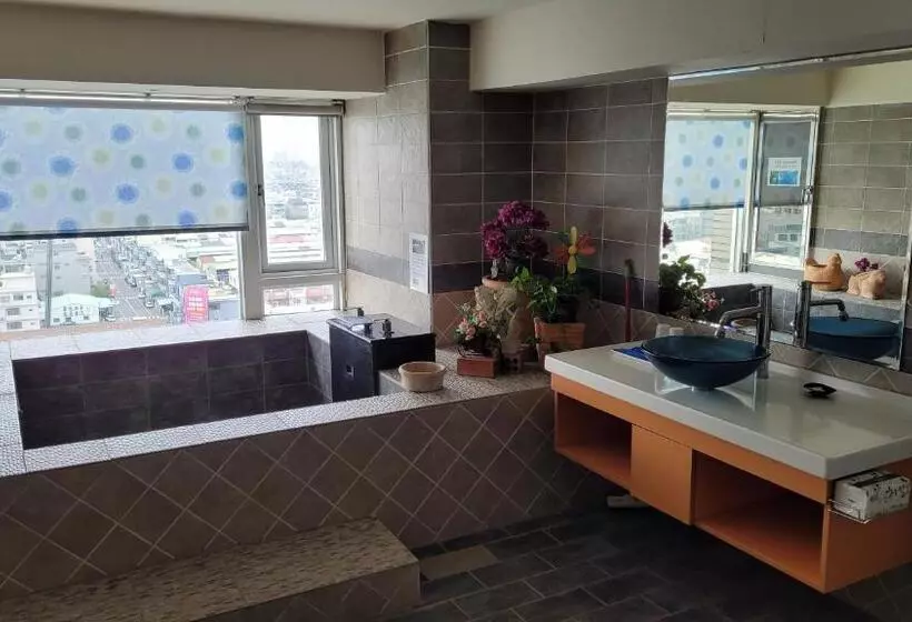 اتاق استاندارد با وان آب گرم, Left Bank 121