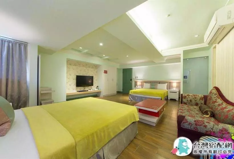 اتاق استاندارد چهار تخته, Left Bank 121