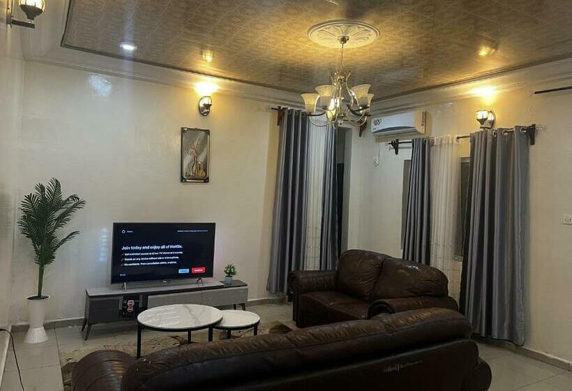 اتاق استاندارد با چشم‌انداز استخر, Casilina Guest Home