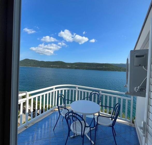 آپارتمان 1 خوابه با بالکن, Villa Bianca With Private Beach And Parking