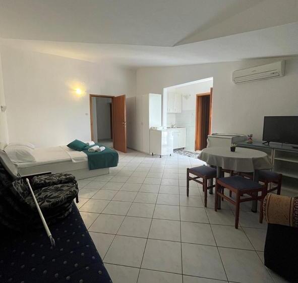 آپارتمان 1 خوابه با بالکن, Villa Bianca With Private Beach And Parking