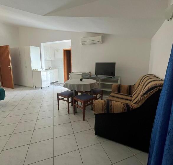 آپارتمان 1 خوابه با بالکن, Villa Bianca With Private Beach And Parking